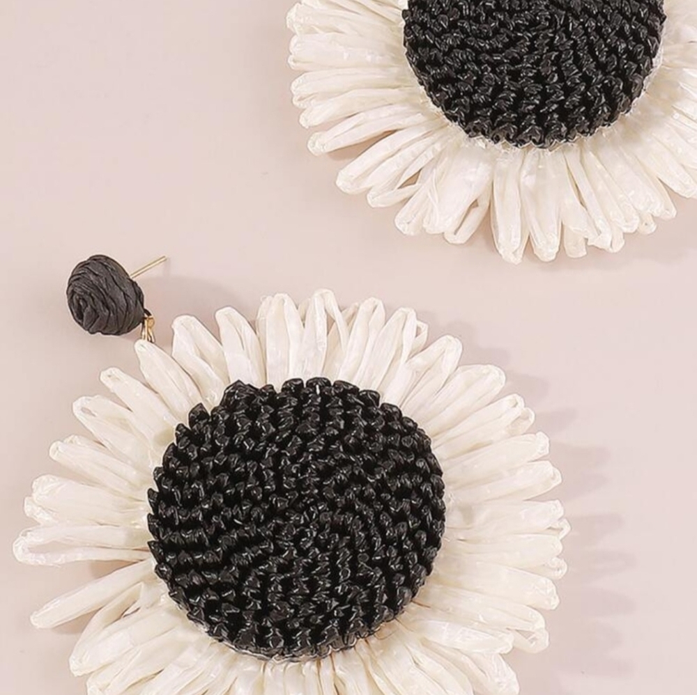 🖤🤍Earrings🤍🖤 - Picture 4 of 4